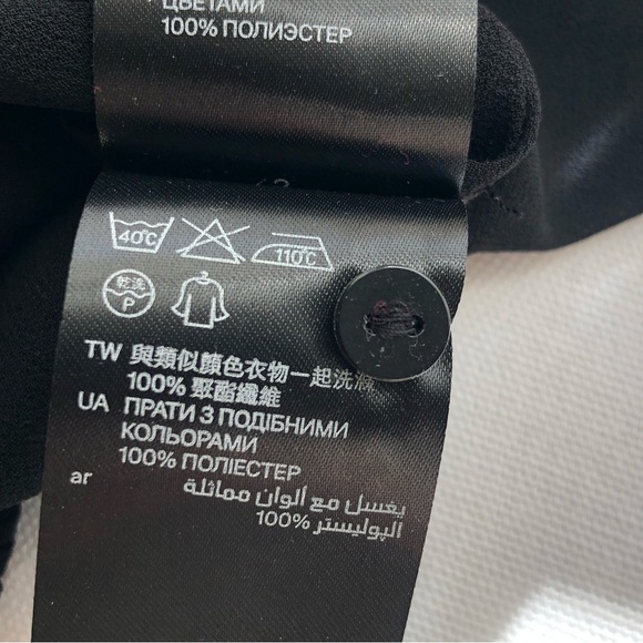 H&M Short-Sleeves Pleated Black Blouse - Women's 4 - Picture 13 of 13